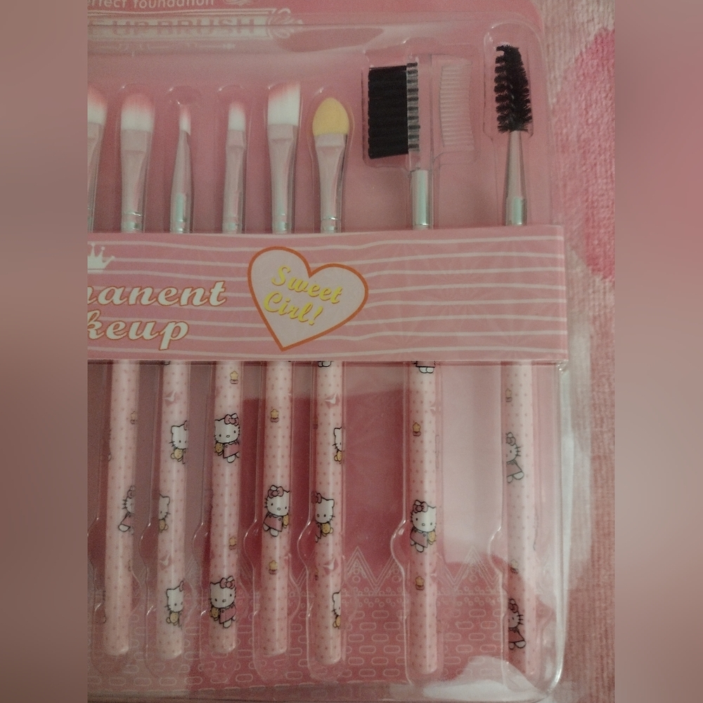 Hello Kitty 12 Piece Makeup Brush And Waterproof Makeup Bag Set - Picture 8 of 9